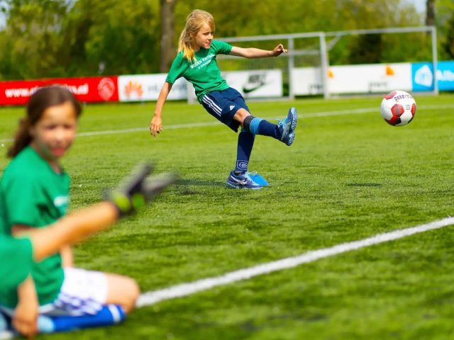 Meidenvoetbal festijn in de Meivakantie (inschrijving t/m zondag 28 april)