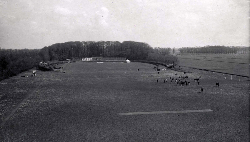 Het veld op het terrein van Oud Roosenburgh omstreeks 1911